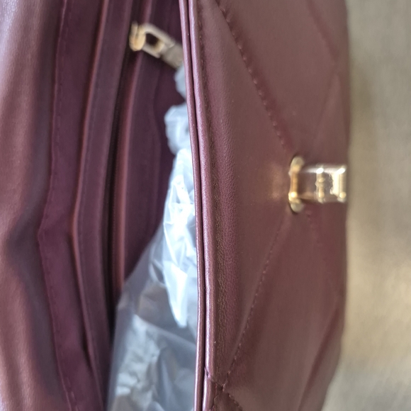 Badgley Mischka Quilted Shoulder Bag - Picture 3 of 7